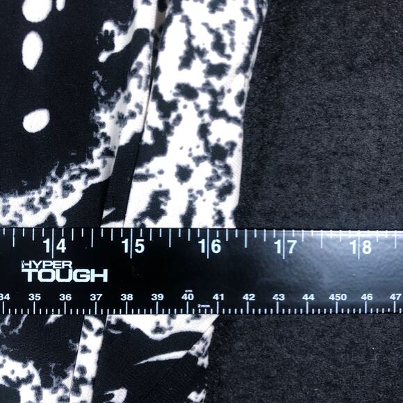 Chicos Womens Blouse Black White Abstract Easywear Faux Wrap Sleeveless 1 (M) - Picture 7 of 11